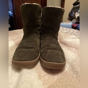 Kookaburra by Ugg Amarah green suede leather ankle boots shoe size 8
